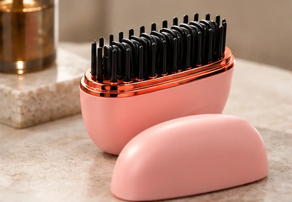 Cepillo color rosa con tapa